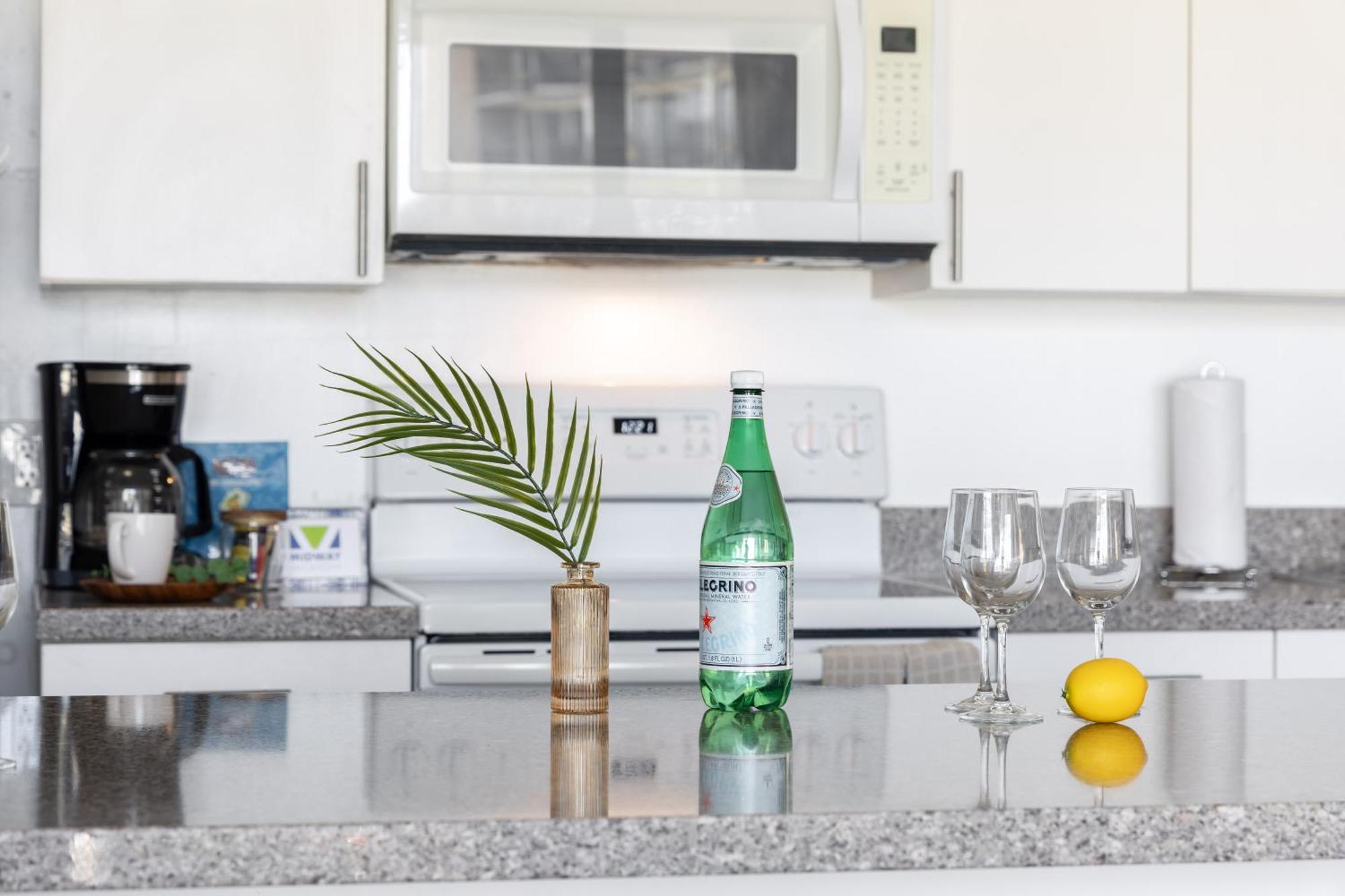 Aloha Vibes With Ocean Views, Near Beach & Parking! ホノルル エクステリア 写真
